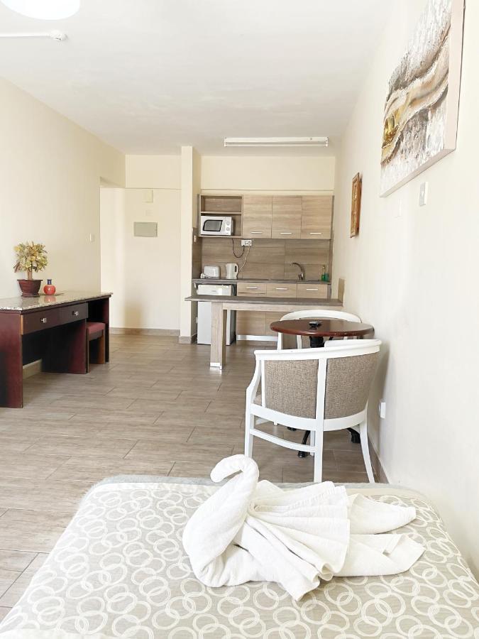 Antonis G. Hotel Apartments Voroklini Exterior foto