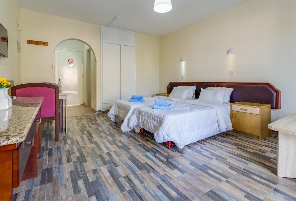 Antonis G. Hotel Apartments Voroklini Exterior foto