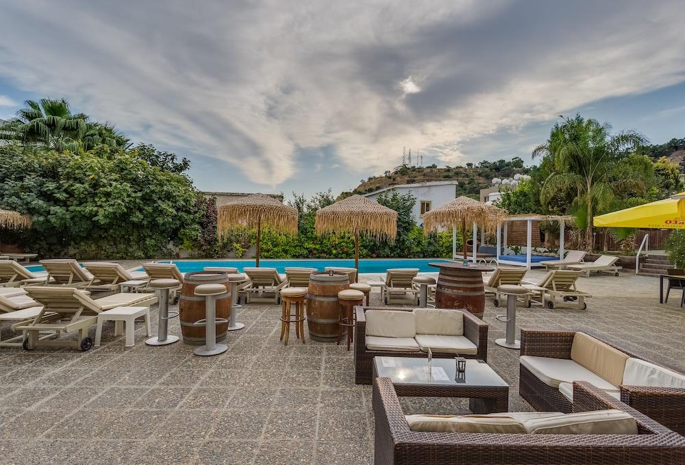 Antonis G. Hotel Apartments Voroklini Exterior foto